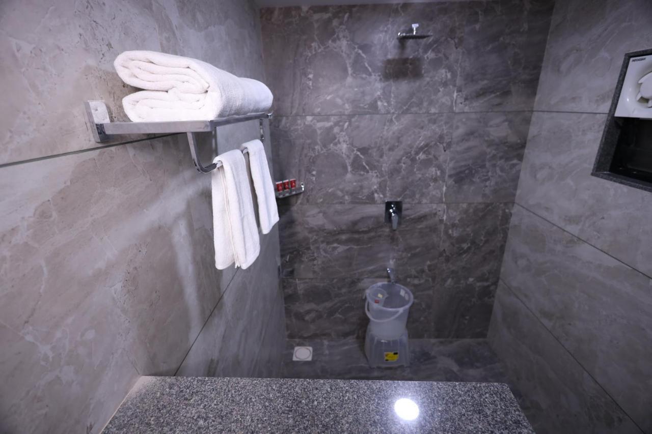 Lords Eco Inn Navsari Екстер'єр фото