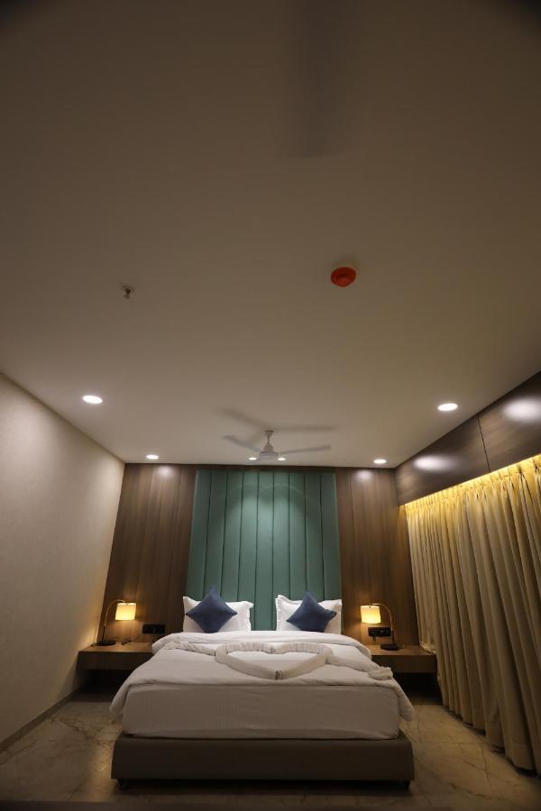 Lords Eco Inn Navsari Екстер'єр фото