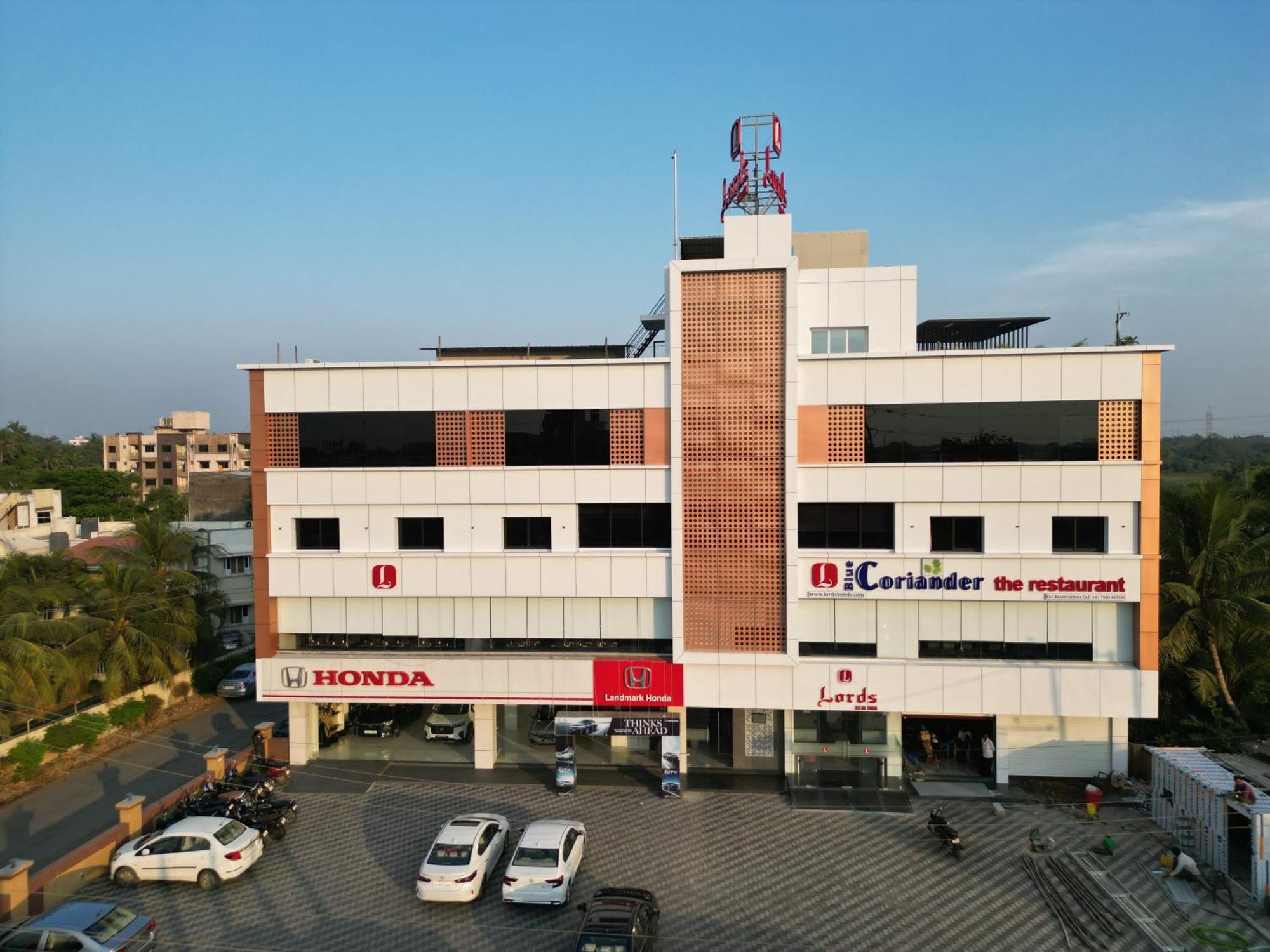 Lords Eco Inn Navsari Екстер'єр фото