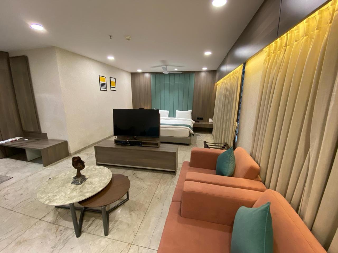 Lords Eco Inn Navsari Екстер'єр фото