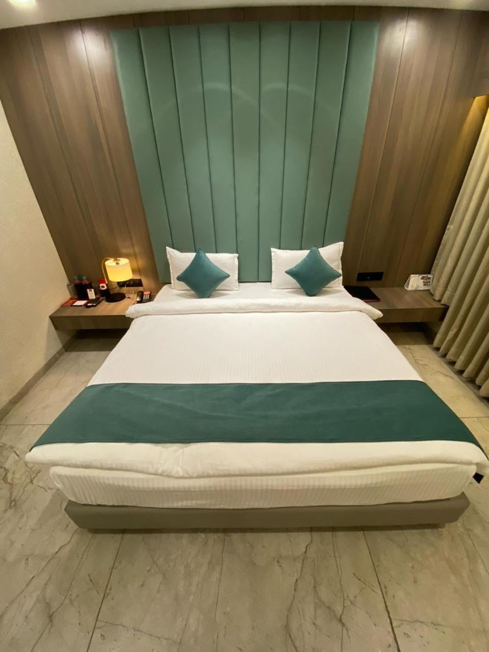 Lords Eco Inn Navsari Екстер'єр фото
