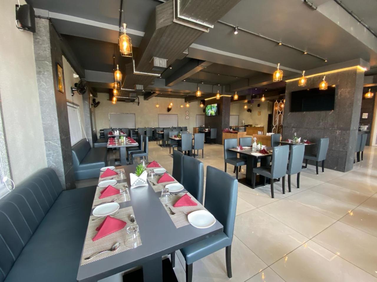 Lords Eco Inn Navsari Екстер'єр фото