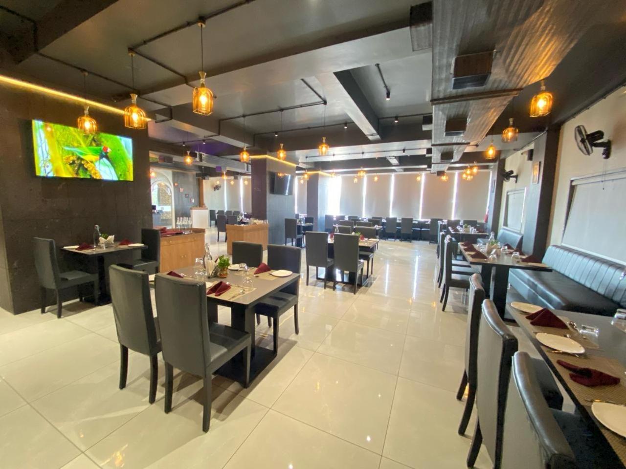 Lords Eco Inn Navsari Екстер'єр фото