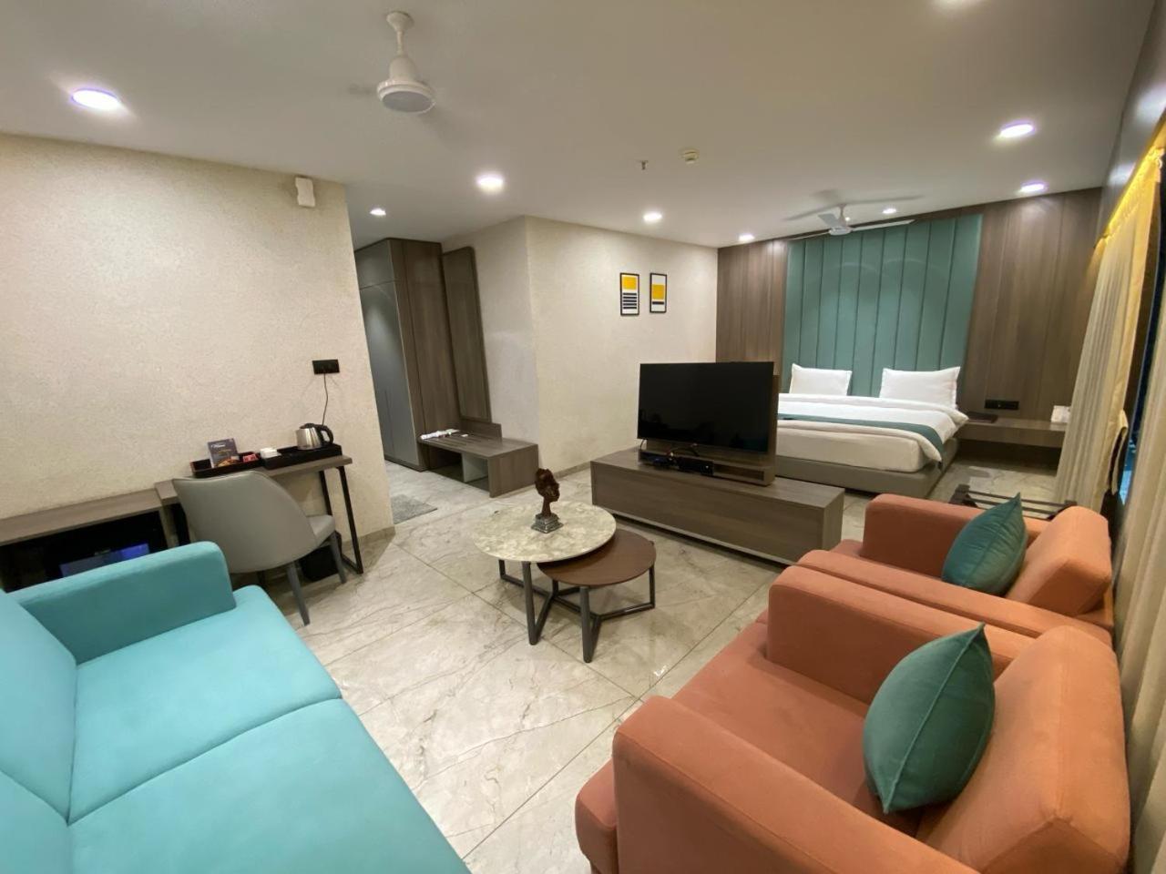 Lords Eco Inn Navsari Екстер'єр фото