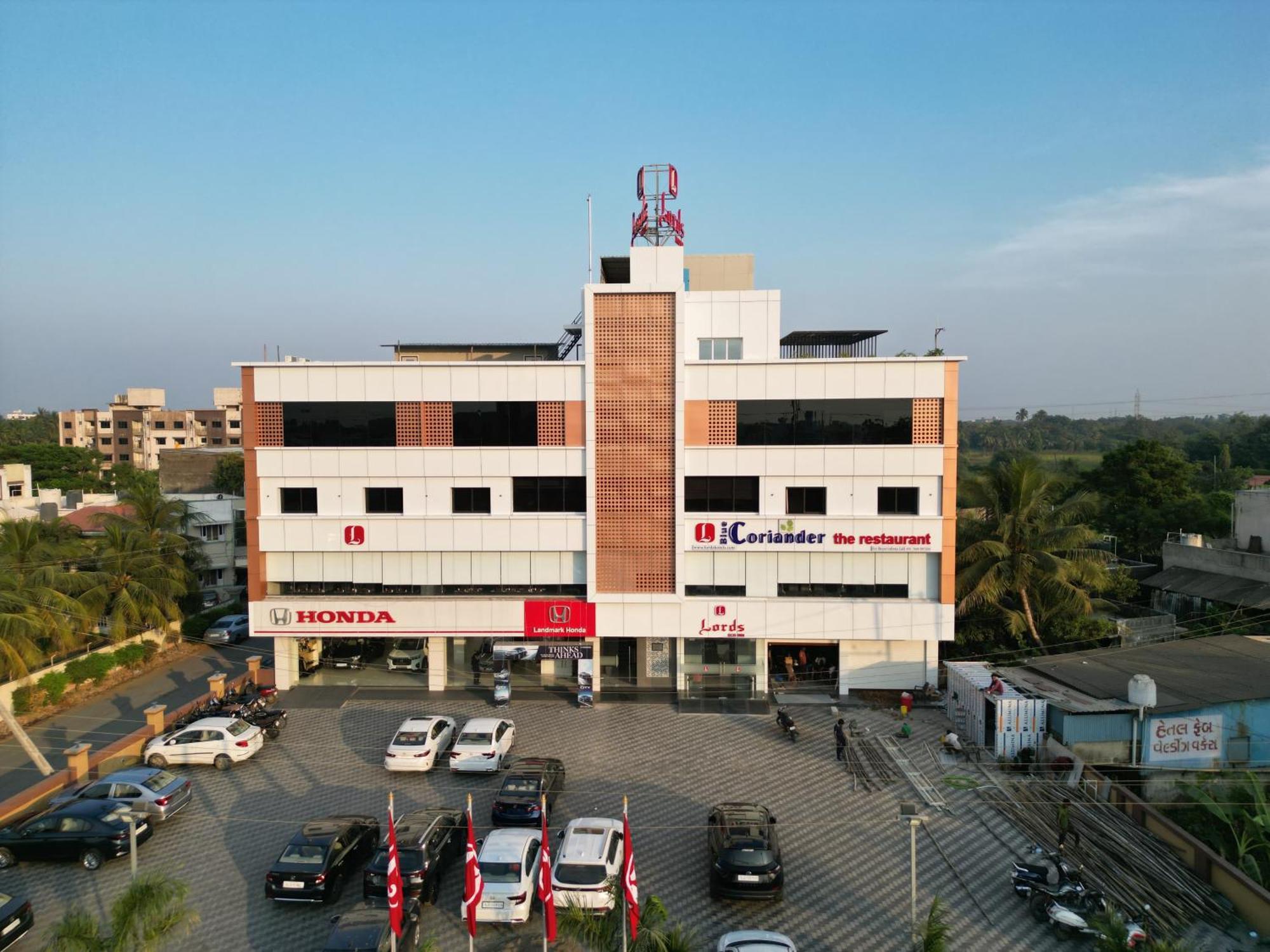 Lords Eco Inn Navsari Екстер'єр фото